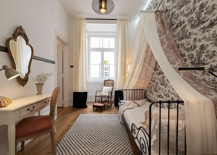 Daire Sapateiros 44 *